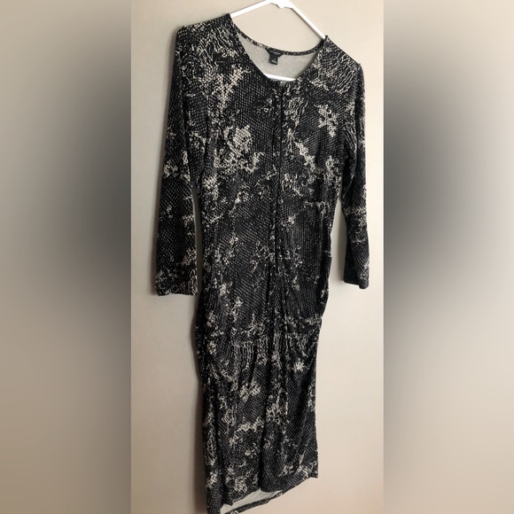 Ann Taylor Dresses & Skirts - ANN TAYLOR Black Slinky Gathered Bottom Dress  Size 2